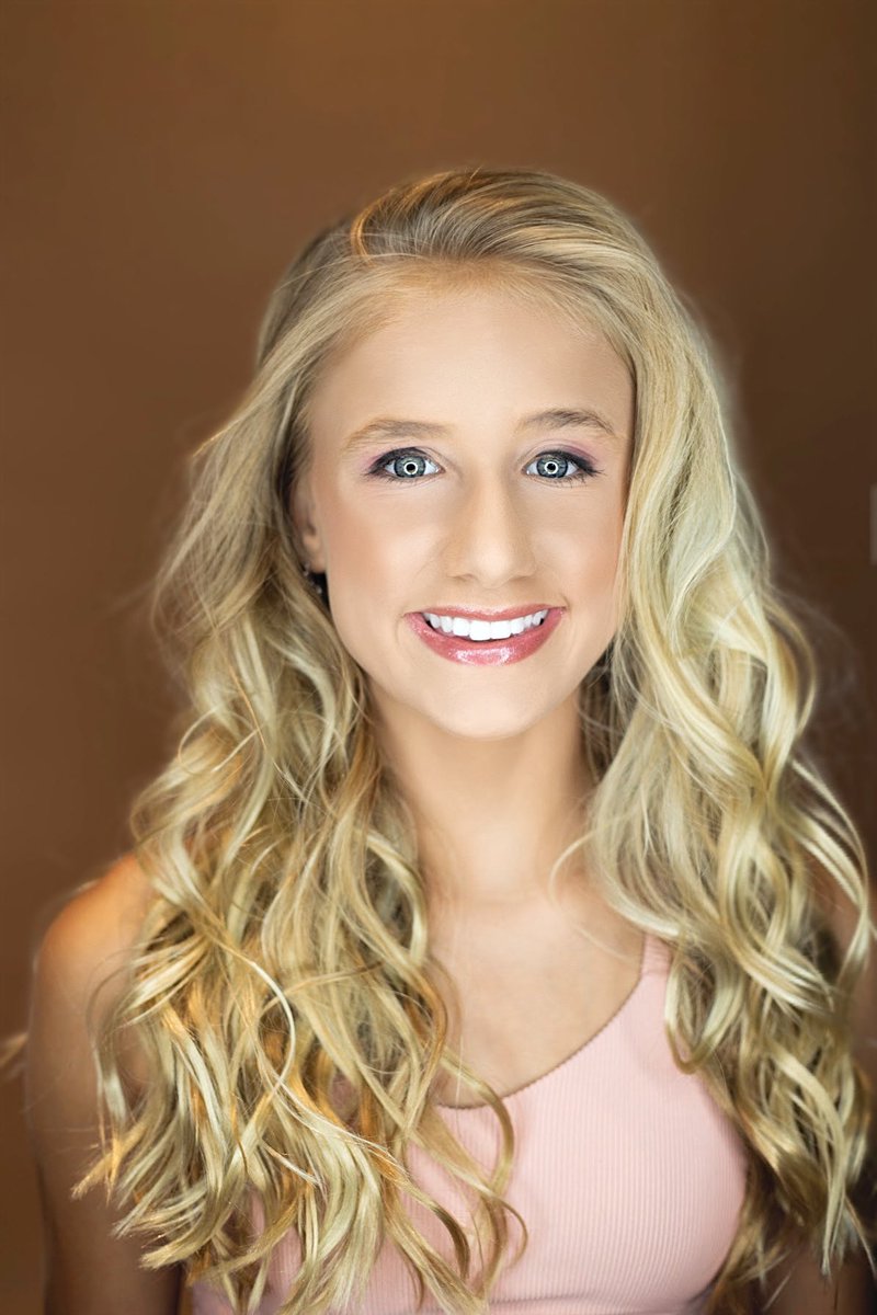 Seeing her headshots make me realize she is getting locked up.  She’s just as beautiful on the inside too #teenmodel #momofabeauty #headshot #innerbeauty #biased