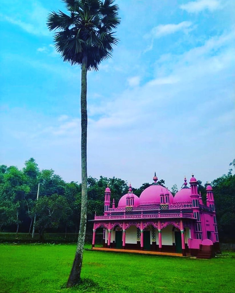 JourneyTobd's tweet photo. মাশাল্লাহ😍
শত বর্ষের পুরোনো ছত্তরপুর জামে মসজিদ, ব্রাম্মনবারিয়া, বাংলাদেশ।🇧🇩 https://t.co/7qdSc34YQc