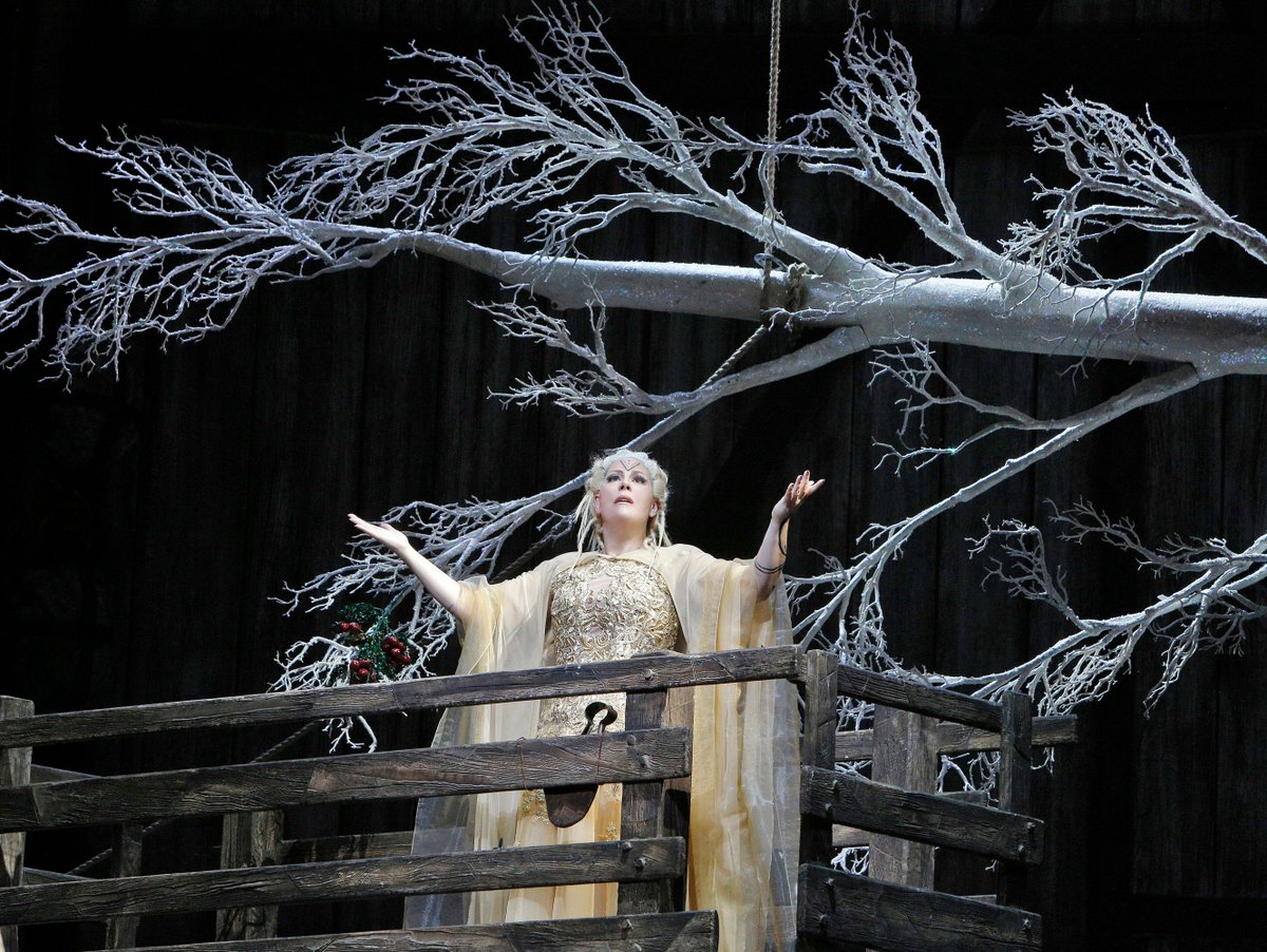 SFOpera's tweet photo. #OperaExplained When did it become normal to kill off the title heroine in an opera?
Scholar Naomi André points to 1830, when fewer women were playing male "hero" roles and the archetype of the singular "Romantic heroine" took hold, against the backdrop of Italian revolution. https://t.co/nrAGh3EUqd