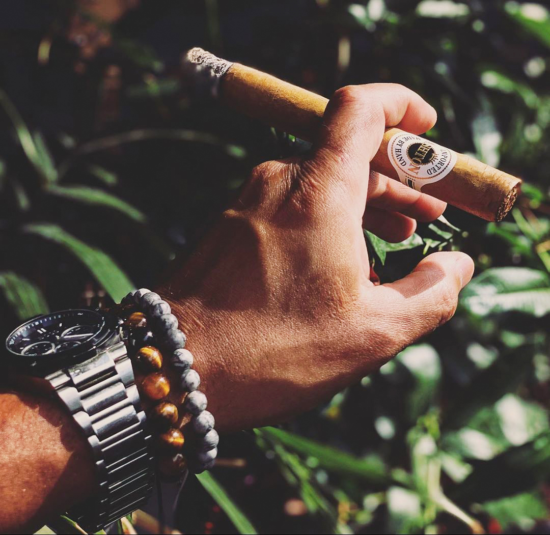 What’s your #SundaySmoke? Use the hashtag #SundaySmoke and tag us to be featured! 
📸 instagram.com/p/CDR8kPJnTaX/