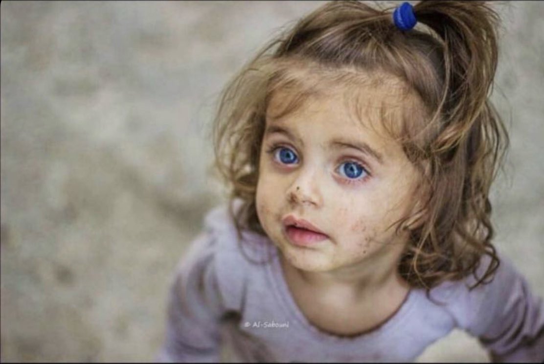 Azoz_rm1's tweet photo. قد يسلب الفقر منها كل شيء ..
ولكن لا حيله له بجمالها .. https://t.co/YwDghlwzX7
