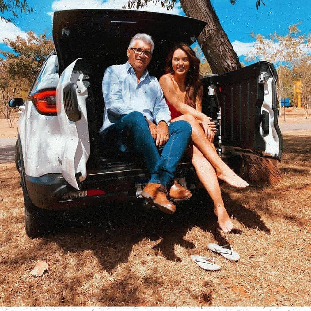 CentraldefasRK's tweet photo. Pai é sinônimo de amor, carinho,cuidado, companheirismo, amizade ❤ Ele é tudo isso e muito mais!! Abraça todas a escolhas da Rafa, cuida muito bem dela e ainda embarca em suas aventuras. 
Um feliz dia dos pais, para todos os papaaaais!! 
Vocês são 10 💙 #DiaDosPais https://t.co/MLuauIvkHa
