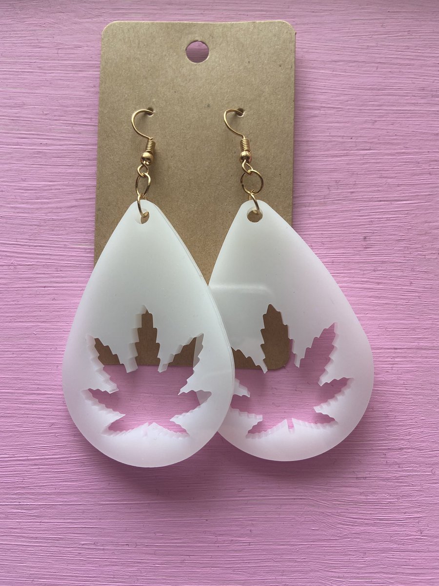 xcosmicroach's tweet photo. I just listed these on my etsy!! go check them out or retweet please 🥰 https://t.co/kpuSyrLbyC https://t.co/YEXPXX9rrb