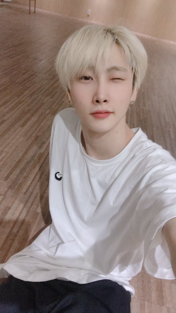 ARCHIVERIVERY's tweet photo. #HAPPYHOYOUNGDAY 🥳❤️ https://t.co/sF5zFuRi18