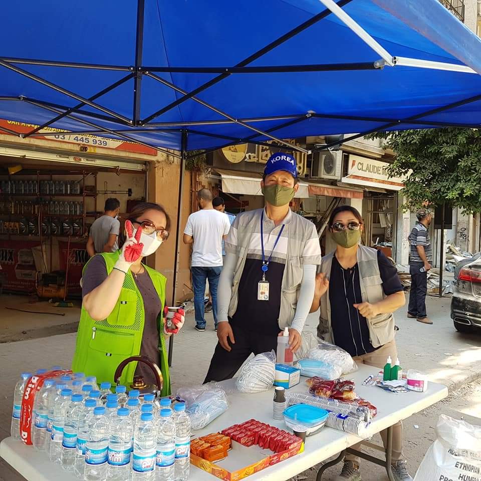LKE_Official's tweet photo. Mr. Cho is distributing water, food, some medicines and more! Check his stand out and help out if you can!
Location of the Korean Stand:
Pasteur Street Gemmayze https://t.co/yWVWRAiDqd