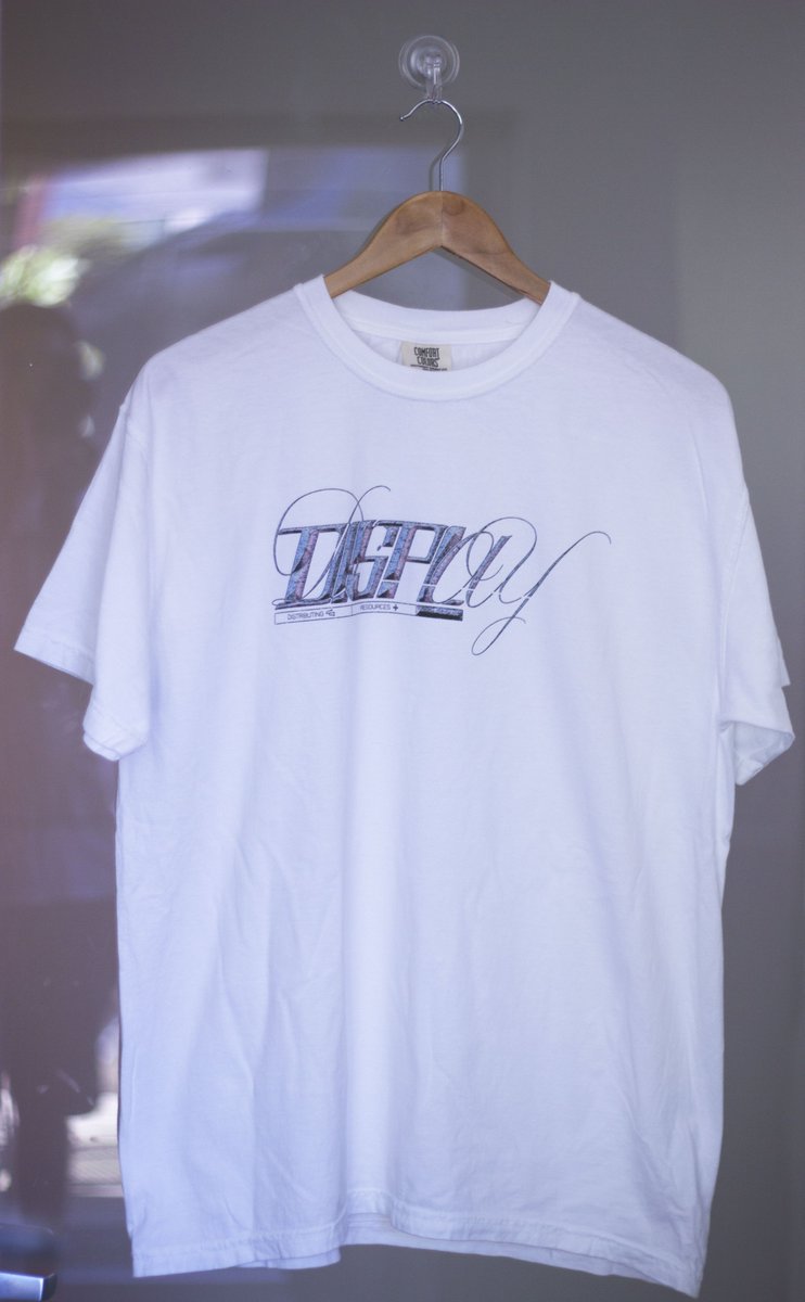 SYMBOLS // DISPLAY tweet media