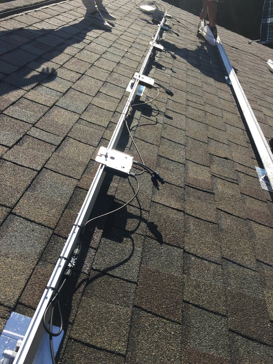 AbsoluteEnviro2's tweet photo. Our solar technicians completed an array this week for another satisfied customer! Call or visit our website today to schedule a FREE solar site visit! 

(517) 480-5840
https://t.co/fWMTsAyG6Z https://t.co/Jd8dVaupk1
