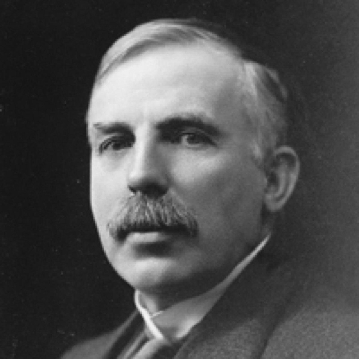 BosonDeHiggs4's tweet photo. #Sir_Ernest_Rutherford
Il découvrit les rayonnements alpha, les rayonnements bêta.
C'est encore lui qui mit en évidence l'existence d'un noyau atomique dans lequel étaient réunies toute la charge positive et presque toute la masse de l'atome...
@Macky_Sall 
@elhadjkasse 
#Kebetu https://t.co/dD0yFx4hk8