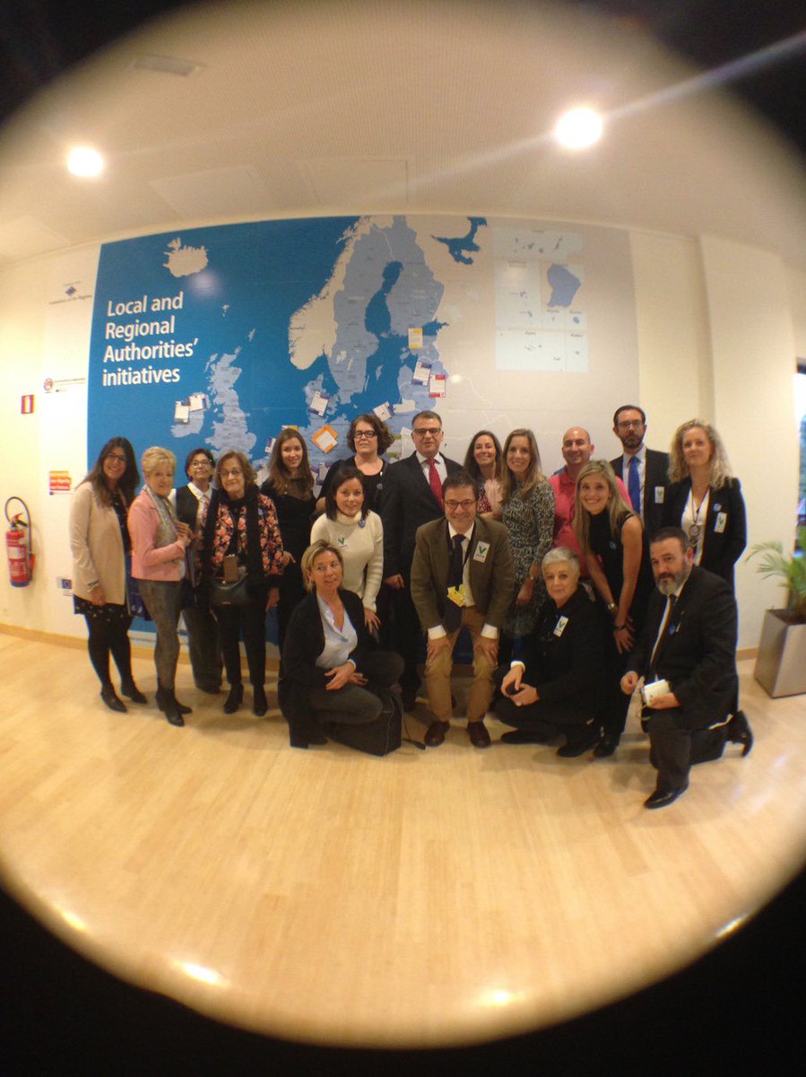 SuDigitalLawyer's tweet photo. Recuerdos #EuropeINFamily nivel superior #EuropeIN @Europarl_ES @parlamentoUE via @trainingyou_es gracias a @Nitromarisa @CrisCortines @RosaManrubia y + 1000 https://t.co/wFgMuUAB3I