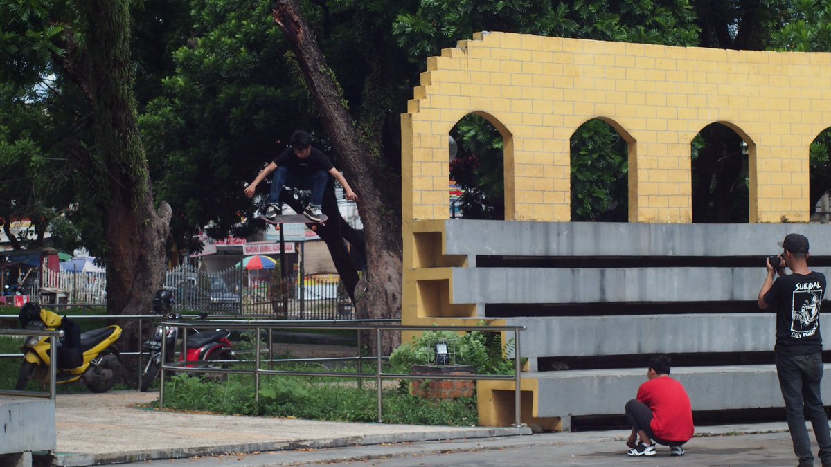 Arik - Ollie, Tugu Juang.