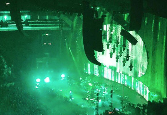 Number 10 already, United Center.It is an arena that hosts big bands and the best hockey team in the world. That’s about all I have to say about it.I’ve seen  @radiohead  @KingsOfLeon  @theblackkeys  @GaryClarkJr  @TheWho  @tompetty  @Tool  @RollingStones  @SmashingPumpkin &ndash; bei  United Center