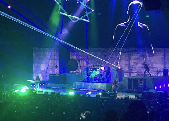 Number 10 already, United Center.It is an arena that hosts big bands and the best hockey team in the world. That’s about all I have to say about it.I’ve seen  @radiohead  @KingsOfLeon  @theblackkeys  @GaryClarkJr  @TheWho  @tompetty  @Tool  @RollingStones  @SmashingPumpkin &ndash; bei  United Center