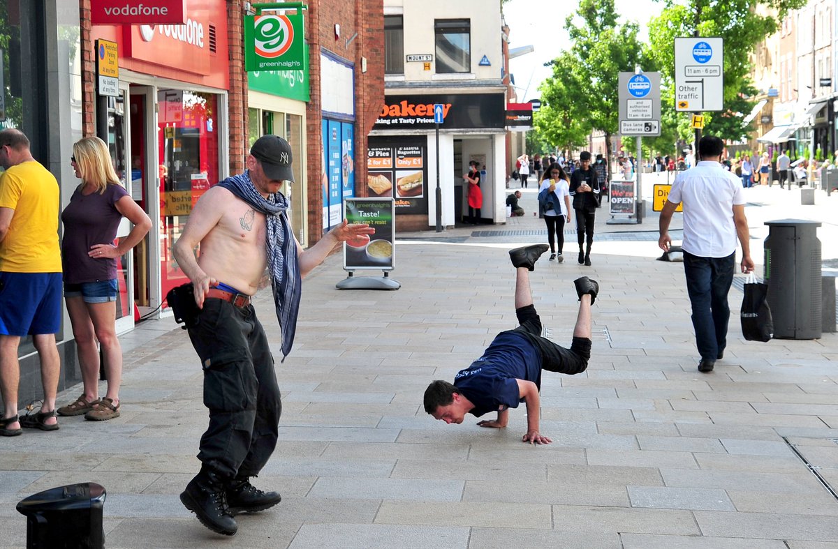 donnalclifford's tweet photo. Preston over the weekend, high spirits despite new restrictions placed on the city #Preston #StaySafe #keepsmiling #prestonlockdown #photodocumentary #lockdownextension https://t.co/Zl3YdvXbR0