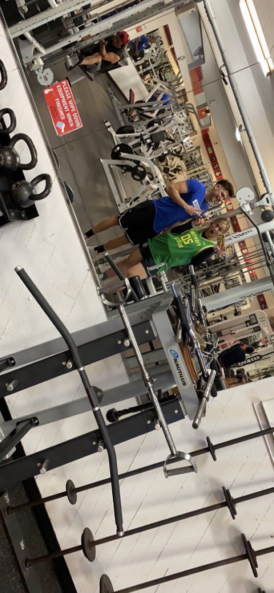 Keep your squats low and your standards high 😤💪🏼