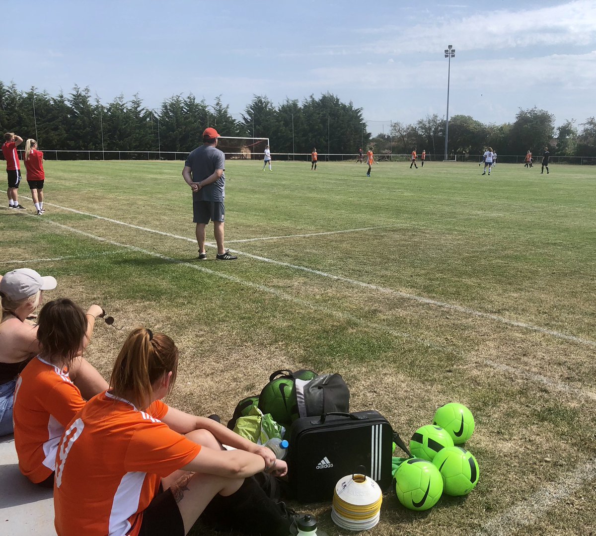 rustingtonraid2's tweet image. Great 1st home game @WickFCNews today against @HastingsUFCW. 34 degree heat was a killer 🔥 Goals came from Katie and Abi. Looking forward to another friendly this Wednesday 🧡🖤