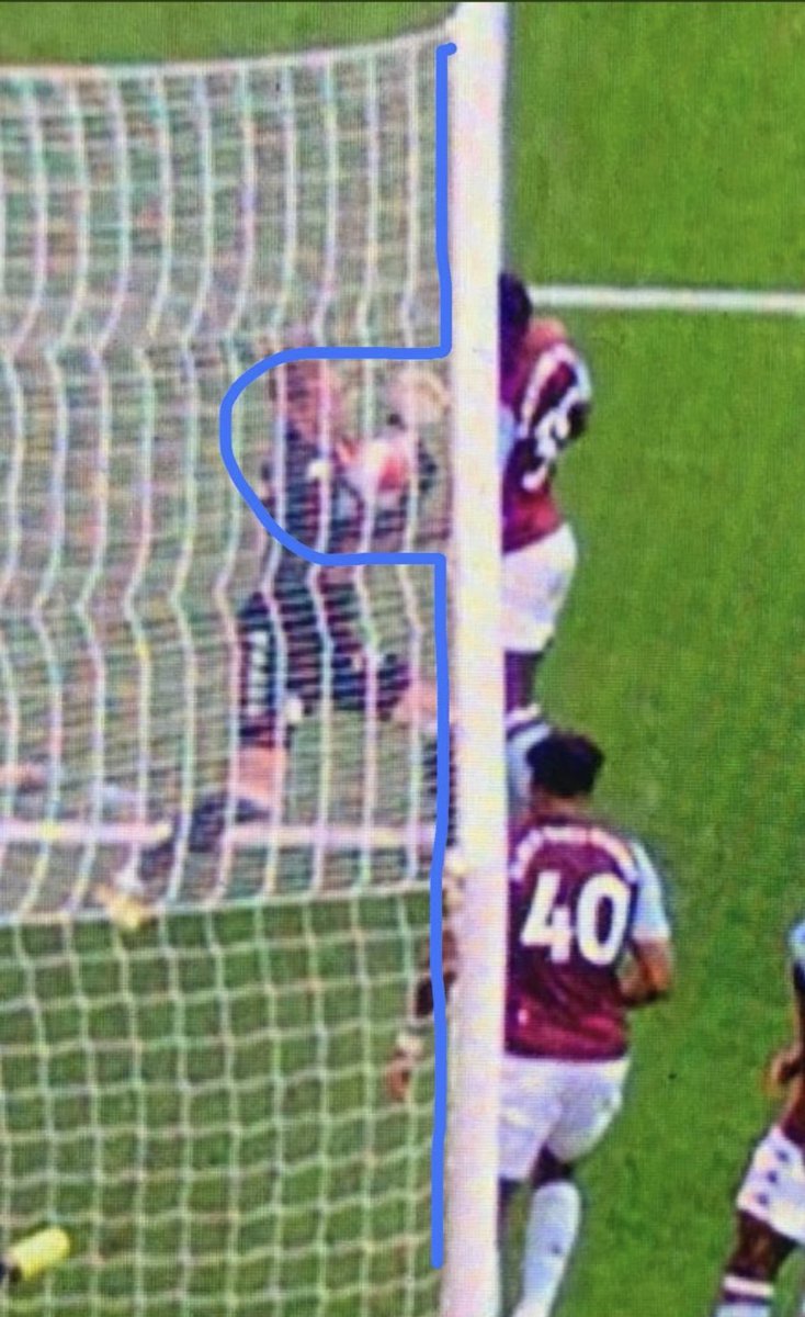 42e. Un coup franc des joueurs de Sheffield est capté in extremis par Orjan Nyland, redevenu titulaire après la boulette de Reina face à Leicester avant la coupure COVID. Capté oui, mais derrière sa ligne de but. 