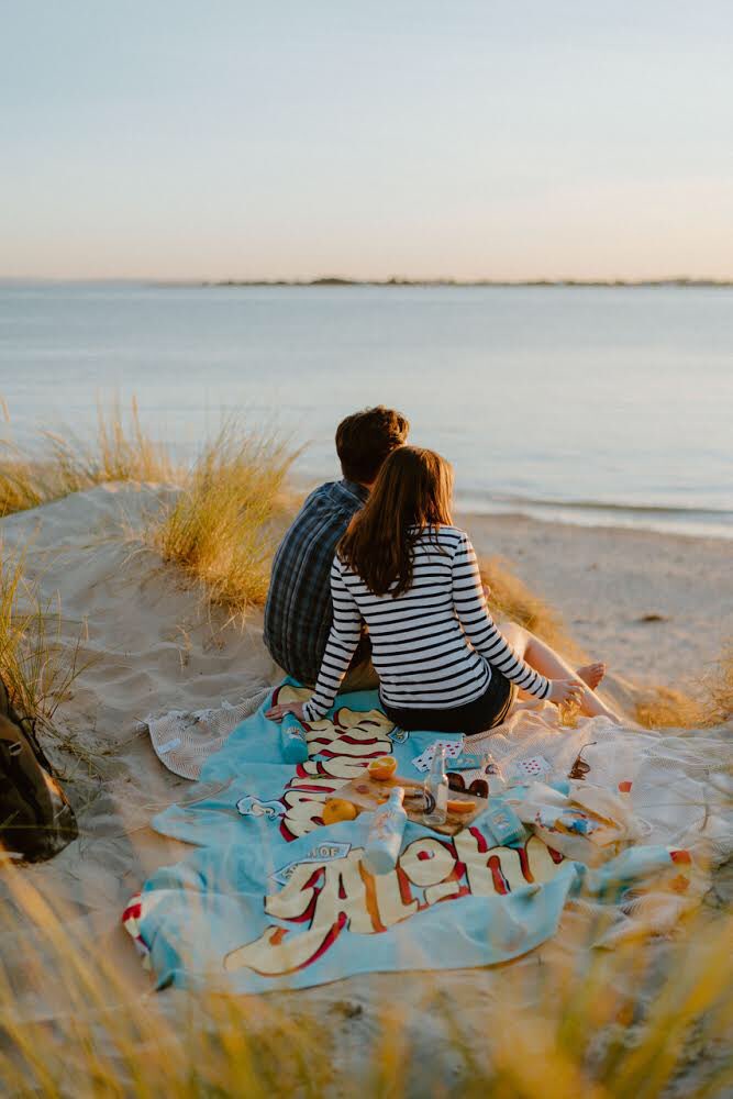 vinegarcreative's tweet photo. To celebrate the heat wave - We are running an #alohabeachbox #giveaway For your chance to #Win this amazing #prize simply Follow, RT &amp; tag friends you would like to go to the beach with #competition #competitions #winner #beach #sea #beachlife 
T&amp;C's apply https://t.co/zgEq6mtNyo