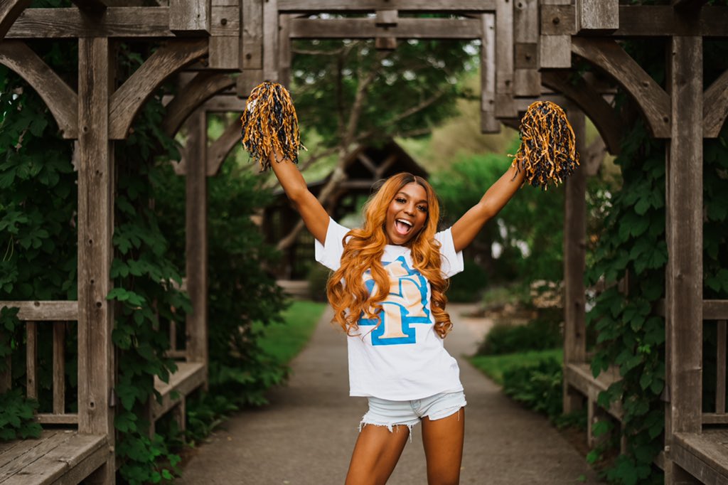 arleigh___'s tweet photo. today is the day 🥳💙💛 #AggieLand #ncat24 https://t.co/2KvjE3YMYR