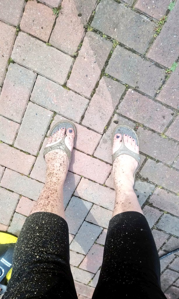 WingingItDaily1's tweet photo. So what do you do on a Sunday?
Me?... After starting the day off chilled in bed watching BTCC, the urge to get the jet washing out of the way was just too much!
Till on tomorrow when I can get back to streaming 🤣
#regretable #twitch #streamer #reallifeproblems https://t.co/HvNjrEEMqF