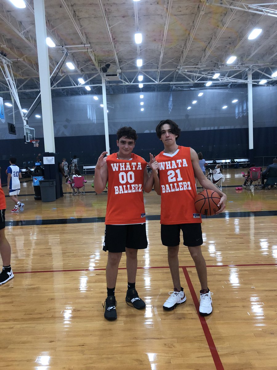 MatthewG714's tweet photo. to all the late nights at whata, patty melts &amp; honey butter chicken biscuits, great way to end the szn 🧡#dub #openwhata
 @Whataburger @ericfabia https://t.co/G6qYWVs61d