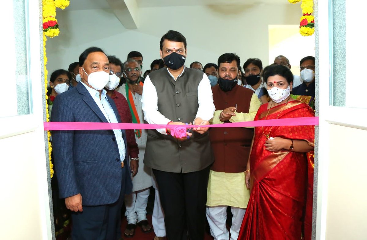 Dev_Fadnavis's tweet photo. Inaugurated #COVID19 centre at SSPM Medical College &amp; Lifetime Hospital in Kasal-Padve in Sindhudurg district this evening with @mipravindarekar , Narayan Rane ji, @NiteshNRane , @DombivlikarRavi &amp; other leaders.
I am happy that now RT-PCR testing facility is available in Konkan. https://t.co/3bso7JgYI4