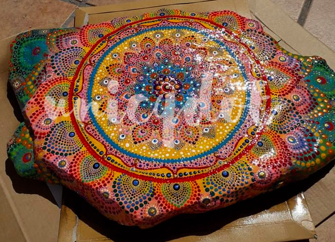 unicqdot's tweet photo. ...then I started #dotpainting on stones.... https://t.co/SE0YP0Iozx