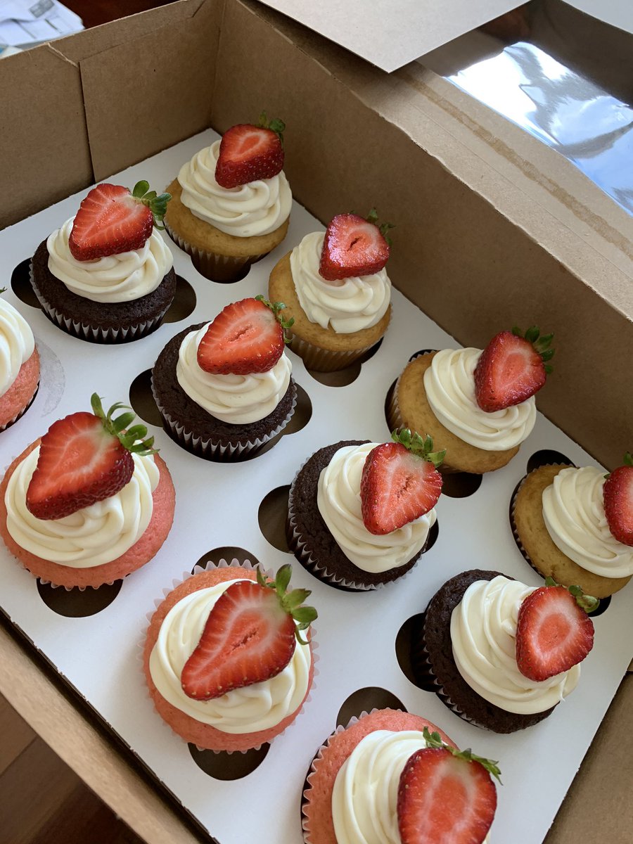 shoptastytreats's tweet photo. Neapolitan Cupcakes 🍓❤️

•
•
•
•
#Boston #ATL #atlantabusiness #bostonbusiness #atlantasweets #bostonbakers #cupcakes #cookies #brownies #sweettreats #sweetooth #atlantafoodie #bostonfoodie #goodeats #blackbusinesses #cinnamonrolls #love #atlcakes #tastytreats https://t.co/R6qceRItUt
