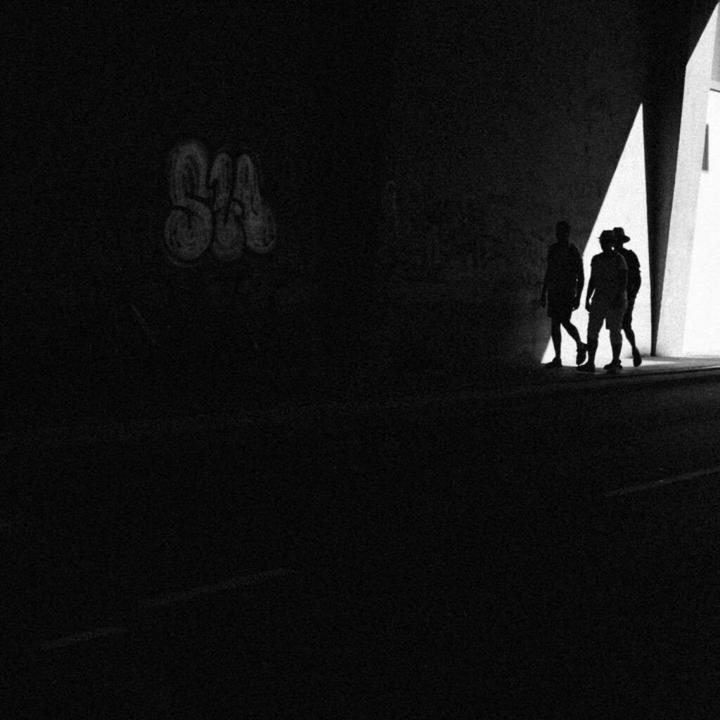 Three in one —
.
.
.
.
.
#capturestreets #artofart #peraphotogallery #rayoflight #blackandwhite #streetphotographer #soulofstreet #zonestreet #35mmstreetphotography #life #contemporaryart #friendsinstreets #streets_storytelling #lightandshadow #lenscultu… instagr.am/p/CDrMAwVpCxk/