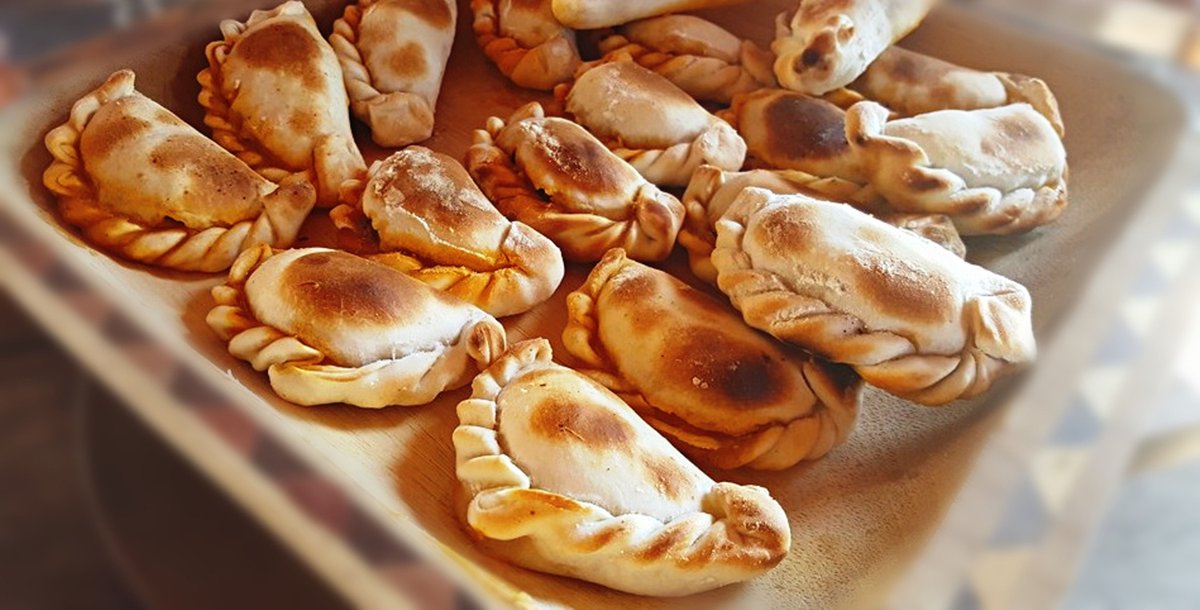 A soft pocket of dough that's stuffed with a tasty, savory filling?! Yes, please!

#argentina #buenosaires #visitargentina #visitbuenosaires #lifeinargentina #travelargentina #vacationplanning #empanada #argentineempanada #loveempanadas #Travel #travelmatters #Travellater