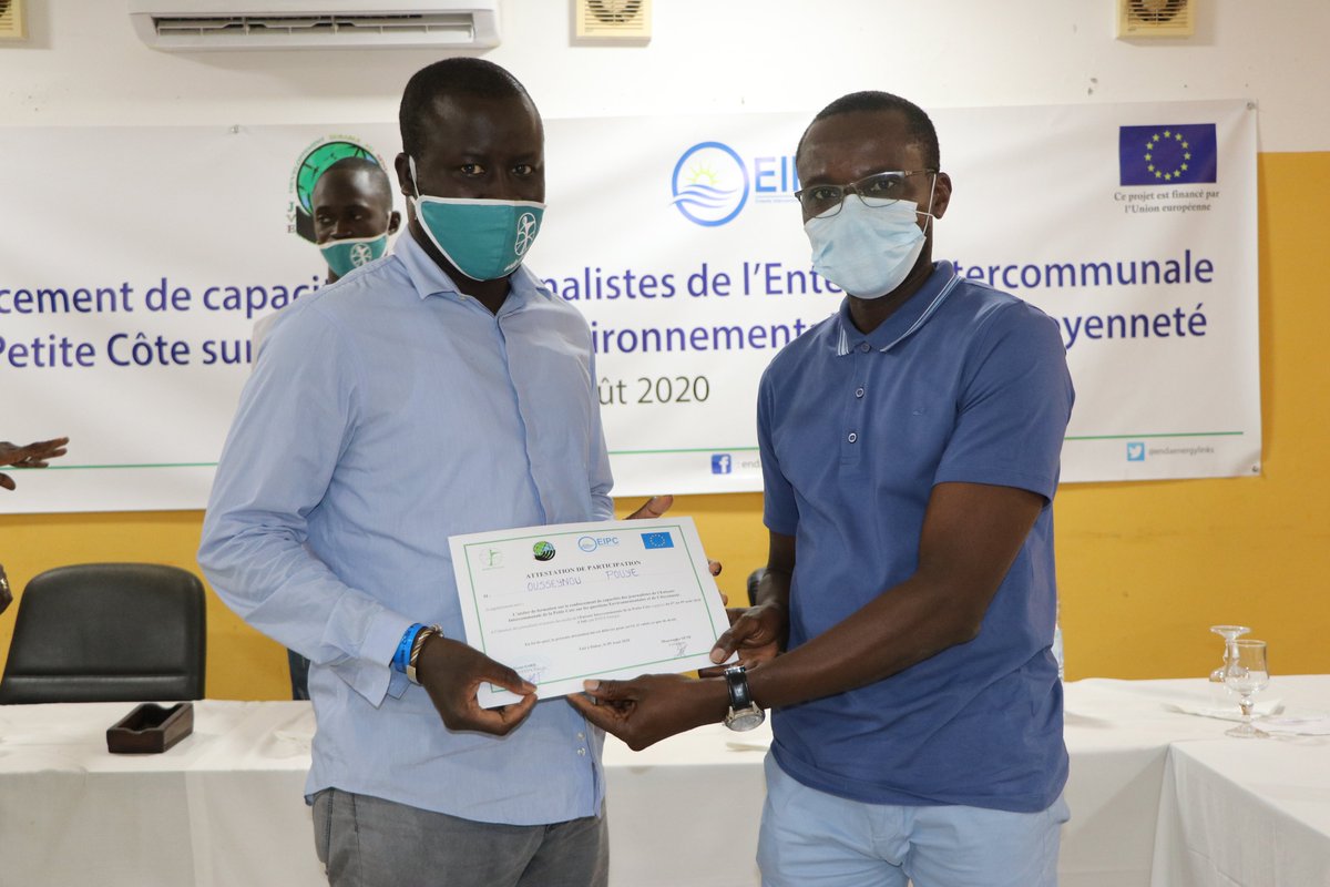 endaenergylinks's tweet photo. Remise d'attestation🎓 aux acteurs de médias🎙 renforcés sur les questions environnementales et de citoyenneté dans le cadre du programme de bonne gouvernance écologique dans l'entente intercommunale de la petite cote #EIPC.  
#MbalitNaSet https://t.co/sSdqNX4FG3