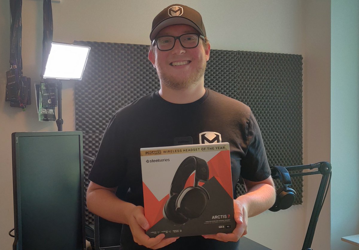 rizcgg's tweet image. For at fejre mit nye samarbejde med @ElgigantenGamer har de gode mennesker fra Elgiganten smidt et lækkert headset min vej, så jeg kan give det videre til en af jer!

Der er snakke om et @SteelSeries Arctis 7, og du skal bare følge mig, og så retweete for at være med!