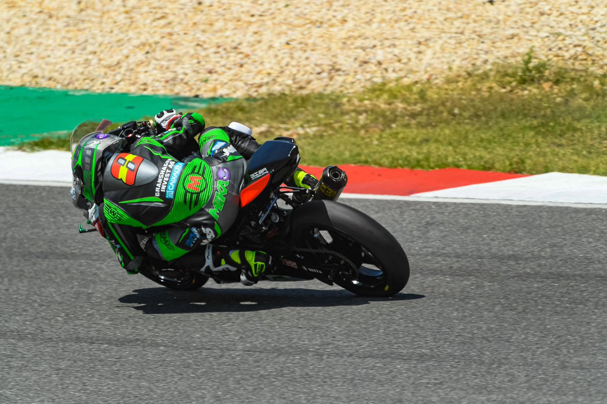 Mika8Perez's tweet photo. Race 2 - P6 🧐
Hemos luchado por la victoria hasta la última vuelta, pero como siempre nos ha faltado suerte. Mejoraremos y volveremos más fuertes en Aragón, vamos equipo @prodinaracing !💪🏻 //
#PTRWorldSBK #ProdinaIrcos #WSSP300 #GAAASS #8 https://t.co/NtSNDOEWFL