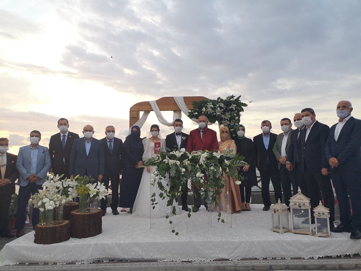 salihcora's tweet photo. Dillere destan düğün... 

Araklı Belediye Başkanımız Sn. Recep Çebi'nin değerli oğlu Sinan ile Yasemin'in düğün merasimine katıldık. 

Muhteşem bir düğün ile dünya evine giren genç çiftlerimizi tebrik ediyorum, bir ömür boyu mutluluklar diliyorum. https://t.co/mSybMqmpUl