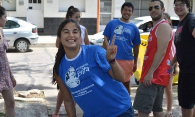 SantiagoCafiero's tweet photo. Hoy Micaela García cumpliría 25 años. 

La Ley Micaela incorporó capacitaciones con perspectiva de género en el Estado nacional, porque el machismo y la violencia son inaceptables. 

Nos queda mucho por hacer y su testimonio de militancia nos convoca a seguir transformándolo todo https://t.co/r4oq9iMSqO