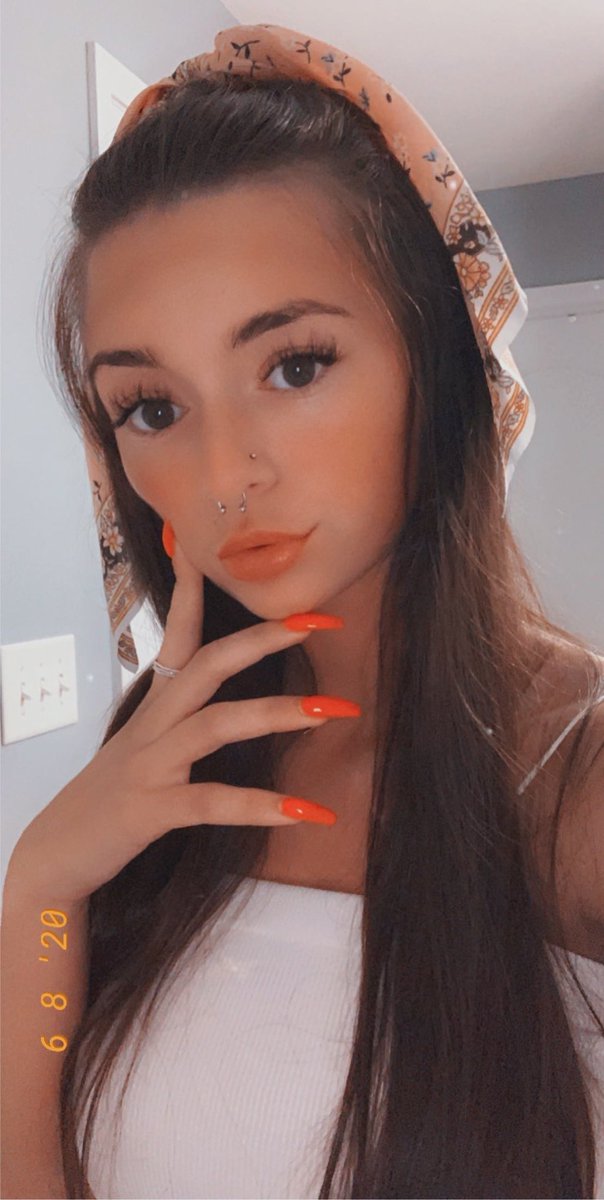 ToriGrayceSmith's tweet photo. hi 😙✨ https://t.co/CgzOxiCRHD