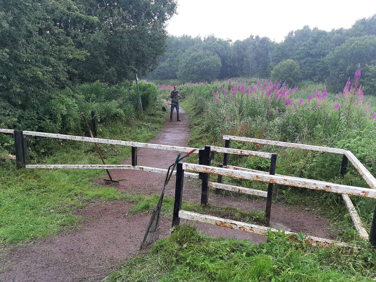 SwafGreenbelt's tweet photo. More locals out volunteering and helping preserve our lovely green spaces. Well done guys👍. @scottishcanals @STVNews @acadvertiser https://t.co/Kcu1RJpikJ