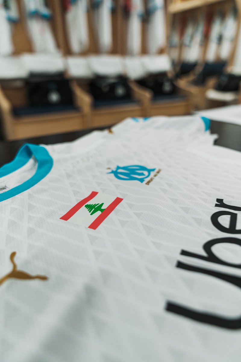 OM_English's tweet photo. 🌹 In tribute to our supporter Cyril Canaan, a member of @OM_Beirut and to the people affected by events in Beirut, the Lebanese flag🇱🇧 will be on our jersey this evening.

There will also be a minute's silence before kick-off.

#NOOM | ⚪️🔵 https://t.co/wEUUaaUvgC