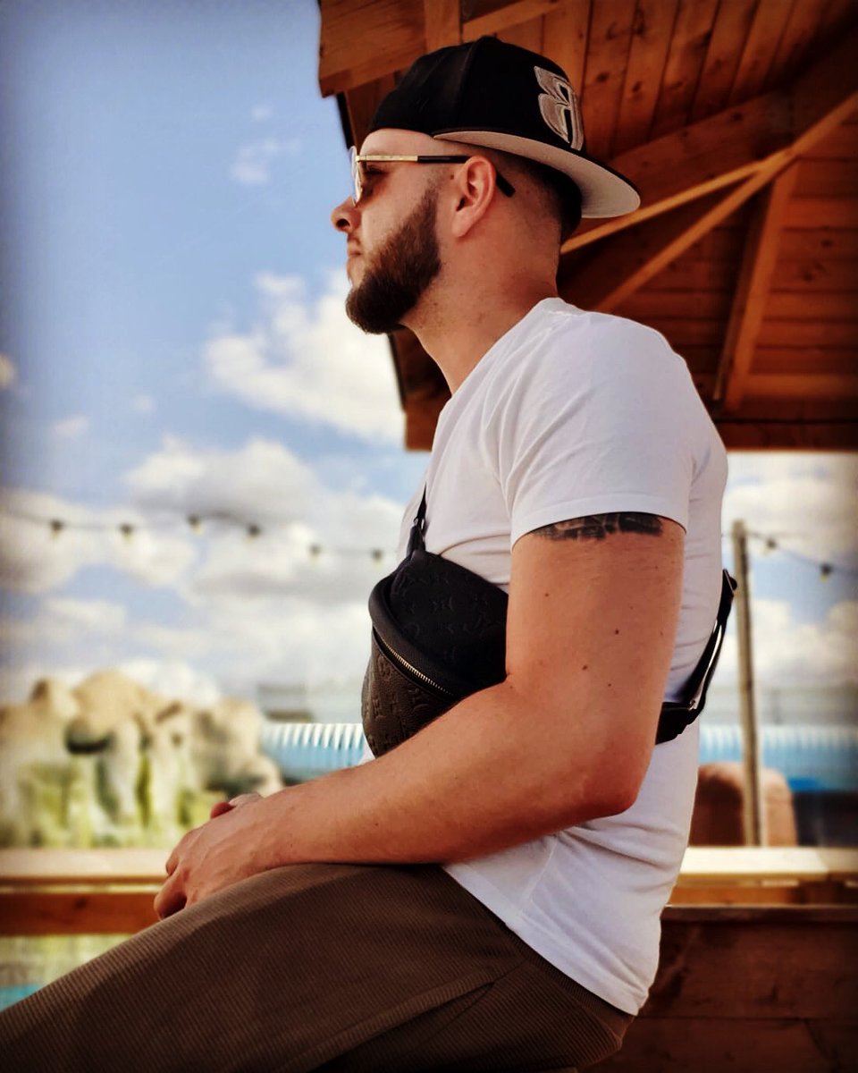 AnotherKind1's tweet image. Looking forward 👀

Confirmed out now on all platforms link in my bio 🔗

More music on route stay tuned 🙌🏻🧿

#ak #anotherkindofficial #barsmatter #freestyle #flows #confirmed #rap #hiphop #brithop #trap #drill #grime #east #london #uk #letsgo #sg #streetgifted #lafamil