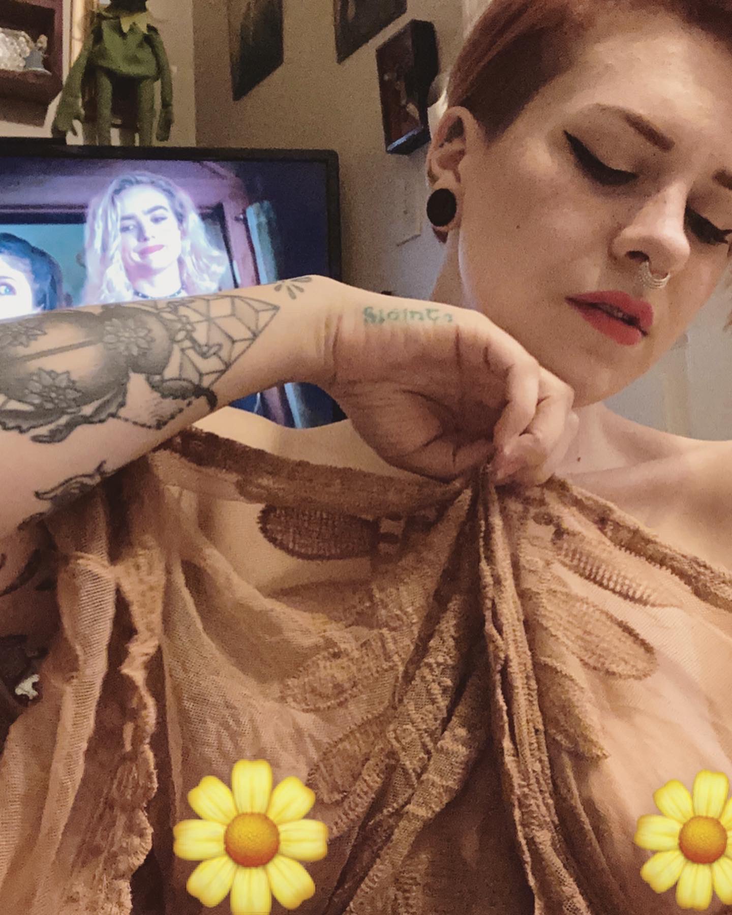 sleepyqueen699 on X: Uncensored in 0 n L y f 4 n s: sleepyqueen #makeup # tattoos #girl #soft #piercings #AllBlackLivesMatter #biseksüel  t.coZIwRQdR9Dh  X