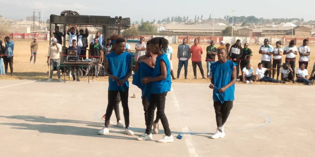 TuliaTrust_org's tweet photo. Balaaa la groups ndani ya Tulia Trust Street Dance competition 2020 ndani ya viwanja vya chuo cha Uhasibu TIA jijini Mbeya siku ya Leo. https://t.co/4LZHuMVRsy