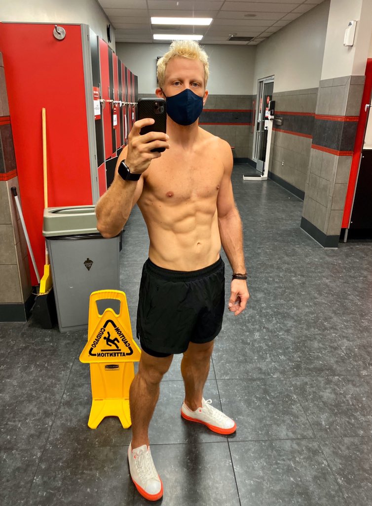 tkdanonymous's tweet photo. Body goal:
Christian Bale on American Psycho https://t.co/MZd6ejlt0q