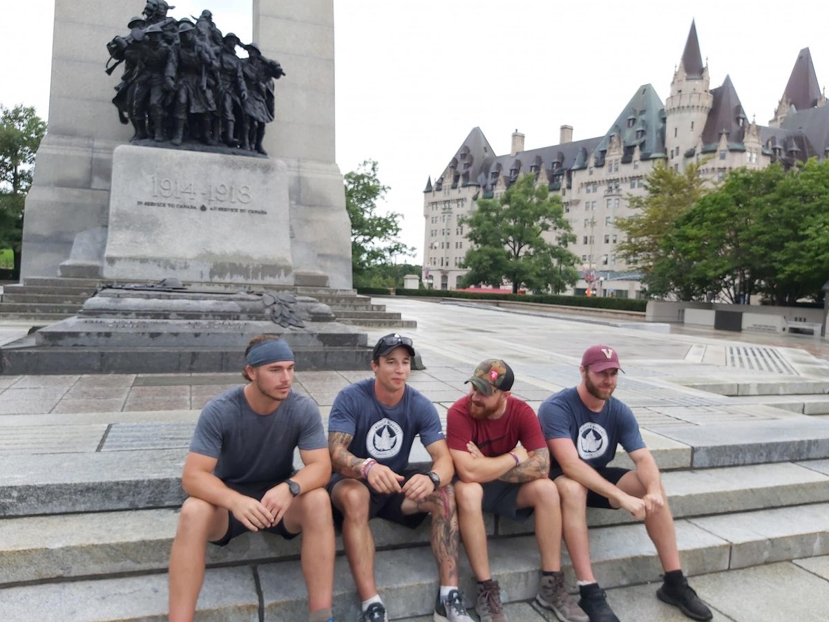 TWilsonOttawa's tweet photo. 36 hours 🕰
174km 🏃🏻♂️
792 push ups (each) (3168 total)
20lbs of weight 🏋🏻♀️
$30,200 raised for Wounded Warriors 💴
Last set of push ups in front of the tomb of the unknown soldier ...
Watching the Dads hand them a beer at the end ... #priceless 🍺
❤️🇨🇦 #PTSD #WalkForTheWounded https://t.co/xu4Ie0Xlyq