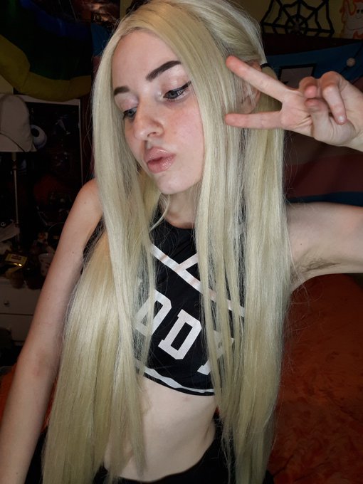 1 pic. If you win this game you can fuck my face, okay?

#femboy #nsfwtwitter #sexycheerleader #ftmbooty