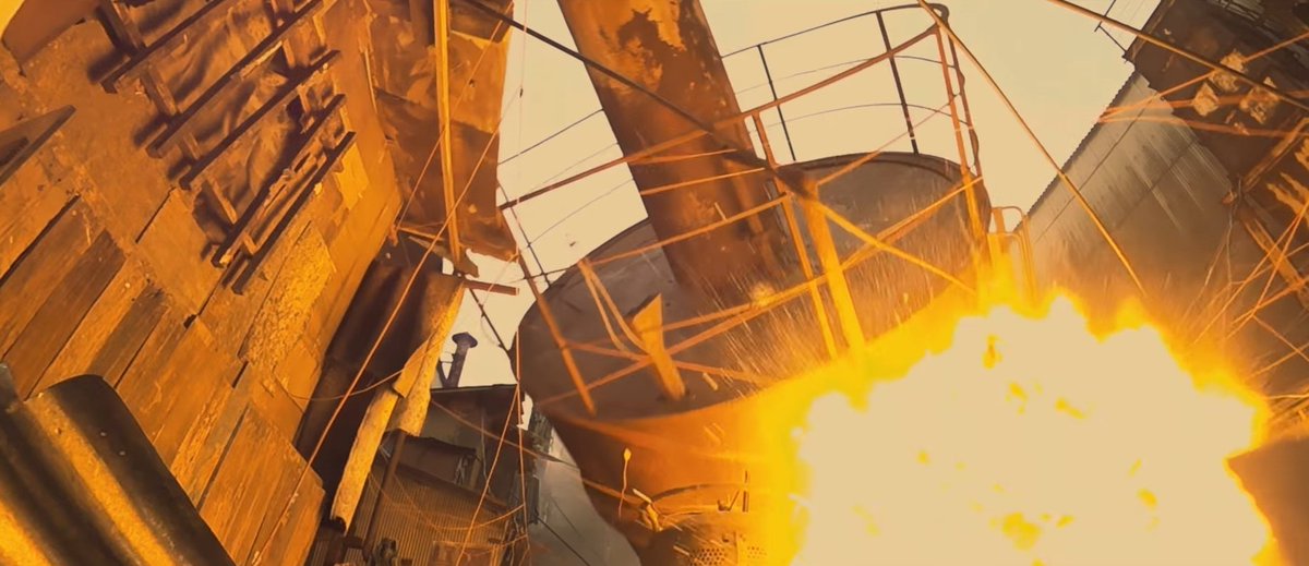 もつれら 劇場版おっさんずラブで牧が囚われてる場所 無名街爆破セレモニーの場所でもあるので並べるともうハイローにしか見えない T Co Od6zbpipio Twitter