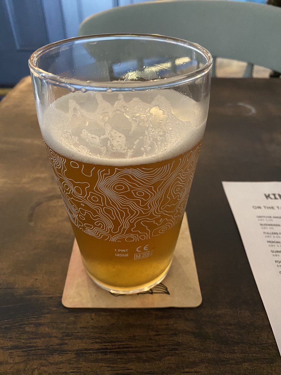 pww8afcb's tweet photo. Another quality pint of Easy Peeler in the Kings Arms Blandford #fourpure https://t.co/IWOXIOkFAy