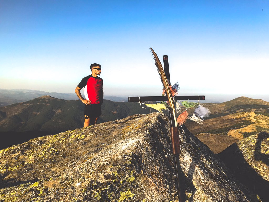 ⛰Testando Humon, con el campo de datos MoxZones para Garmin, en un día intenso en la montaña.

Web: MoxZones.net 👌🏻

📍 Sierra de Gredos
📸 <a href="/juanjopereira88/">Jnj Pereira</a> 

#Humon #HumonHex #MoxZones #Garmin #GarminConnect #Montaña #TrailRunning #SierraDeGredos #Gredos