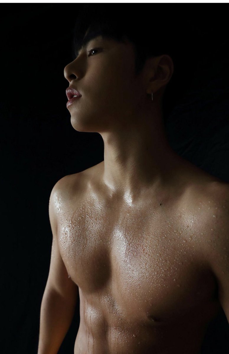 Nothing on the front either. So we can confirm Junhoe has no tattoos. This has been a PSA brought to you by  #Junhoe. Don’t forget to drink water!!