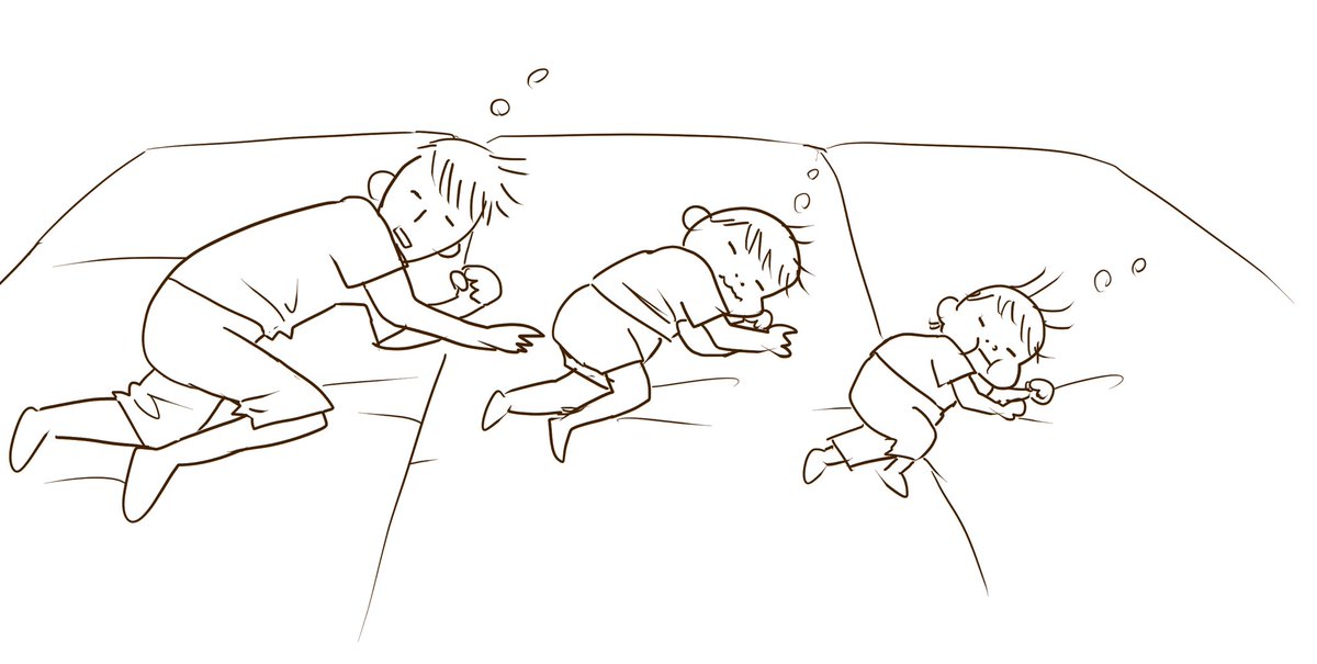 今朝。夫と息子と娘が全く同じ体勢と角度で寝ていた。#育児絵日記 