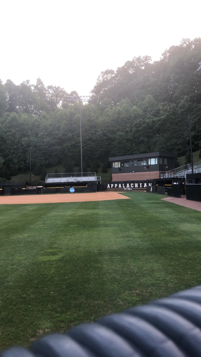 Dowhl00's tweet photo. Thankful to be able to come back and visit one of my favorite places on Earth! Until next time Boone โ๐ป @AppStateSB #ASUSB #AppStateAlumni #Boone #roadtrip #Mountainlife https://t.co/9B3rLUAZkY