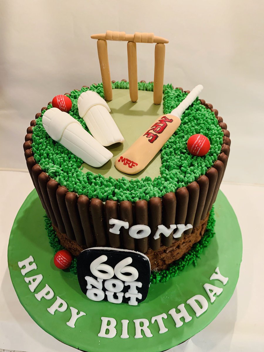 anne_bakes's tweet photo. Itโs Cricket season ๐ Happy Birthday to Tony ๐ฅณ ๐ #cricketcake #cricketmatch #notout https://t.co/oCXi6XhXQZ